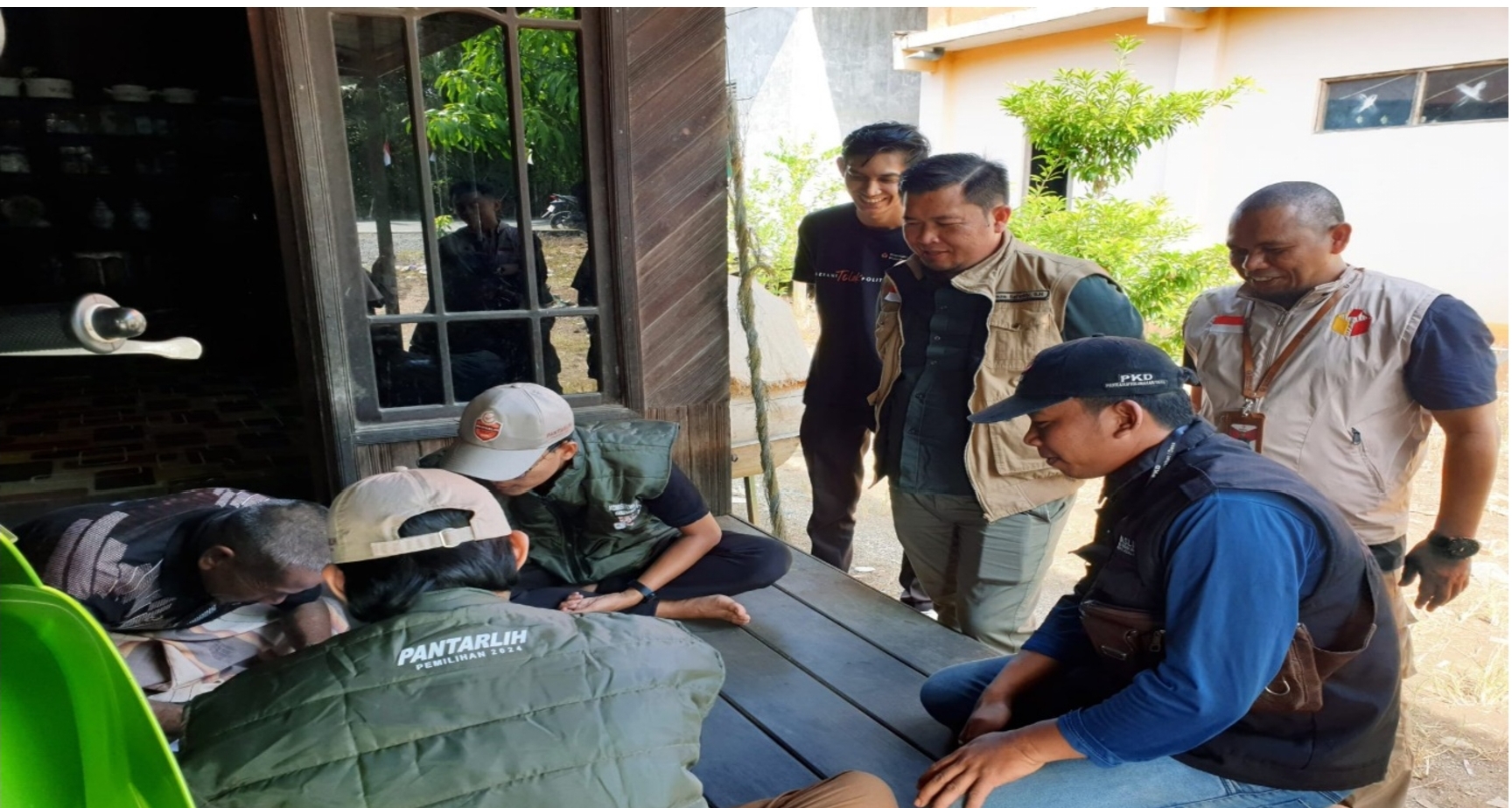 Fakhruraji koordiv HP2H Bawaslu Batola melakukan pengawasan ke coklit di Kecamatan Rantau Badauh