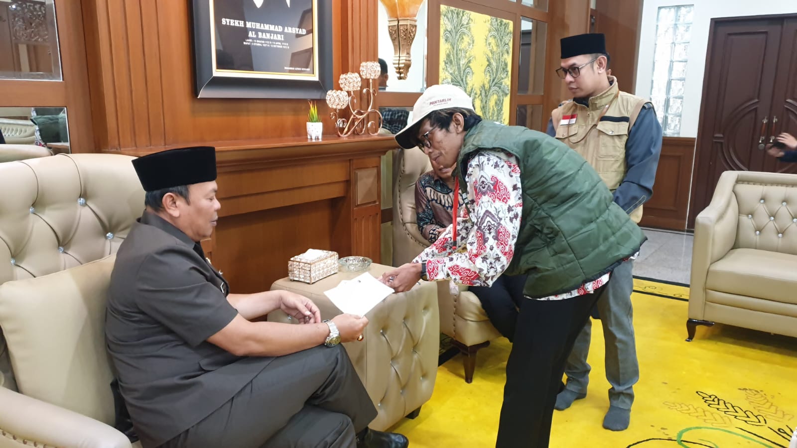 Ketua Bawaslu Kabupaten Barito Kuala, Muhammad Syaifi mengawasi langsung terhadap proses pencoklitan di kediaman PJ. Bupati Batola