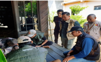 Fakhruraji koordiv HP2H Bawaslu Batola melakukan pengawasan ke coklit di Kecamatan Rantau Badauh